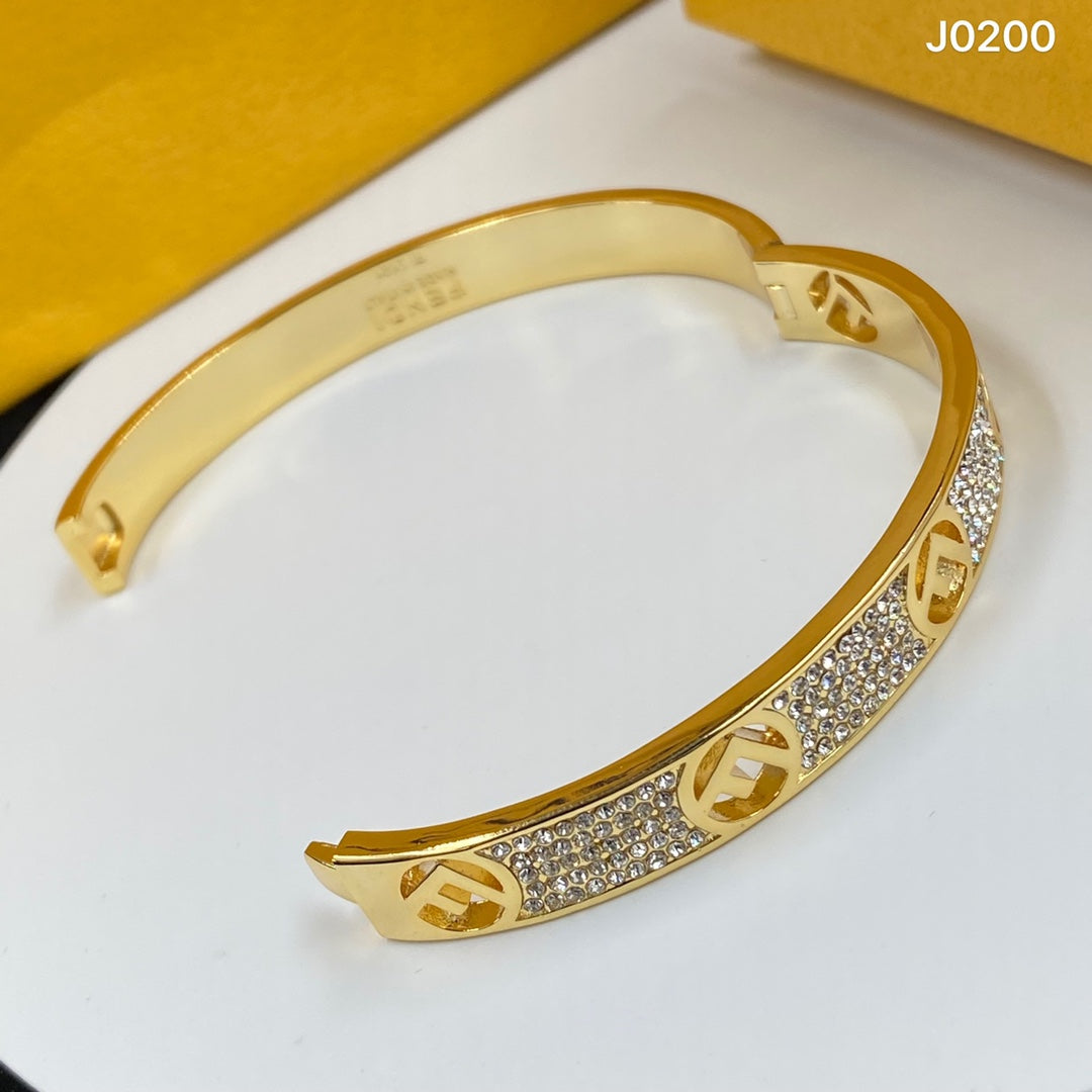 18K Fendi Is Bracelet