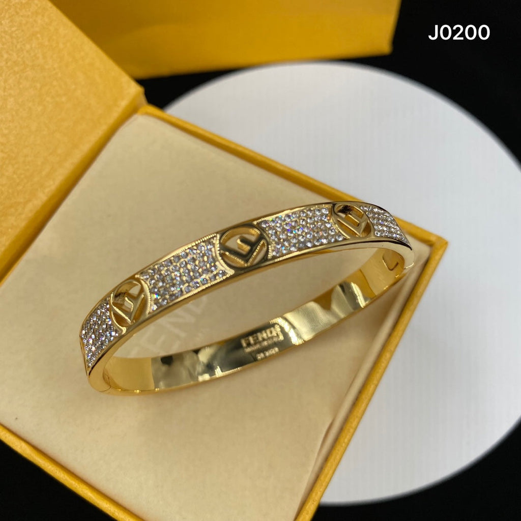 18K Fendi Is Bracelet